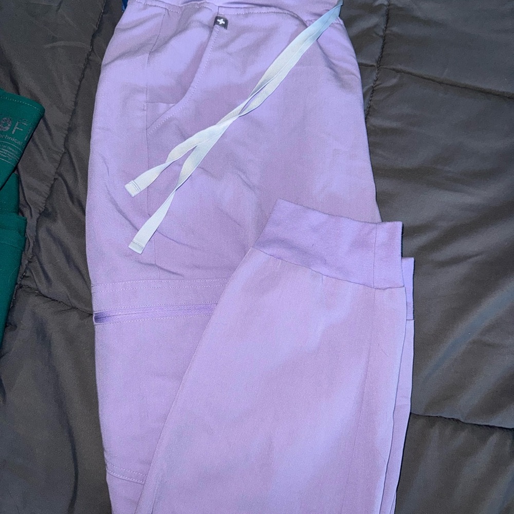 Woman’s Figs Lavender Dew Petite